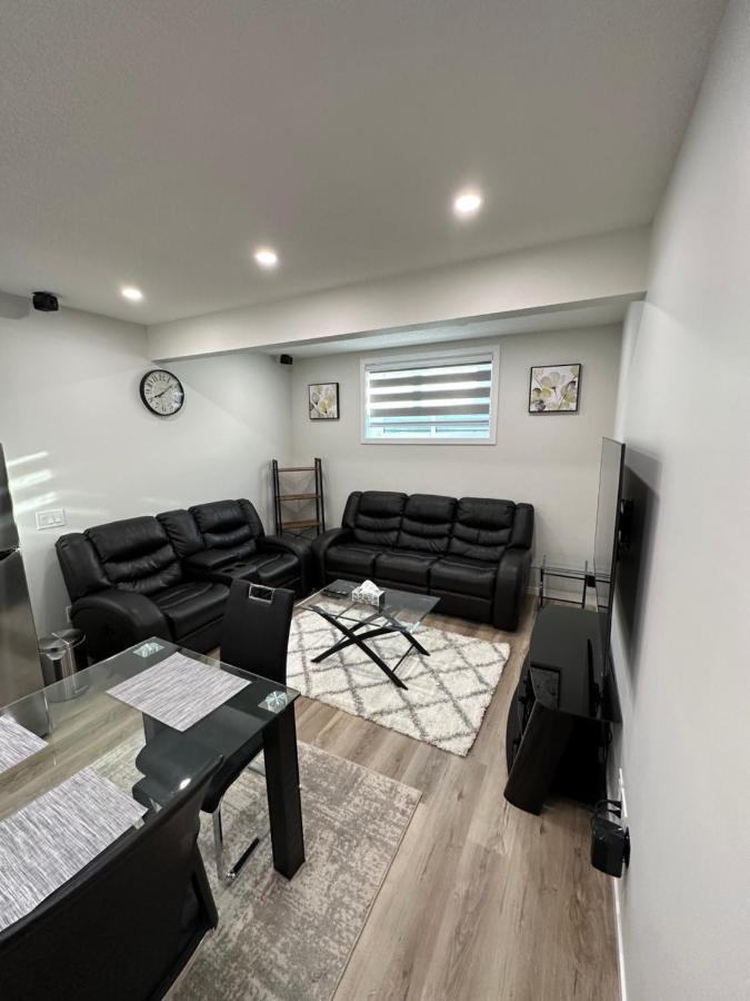 2 Bedroom 2 Washrooms Brand New Beautiful & Cozy Suite YYC Exterior foto