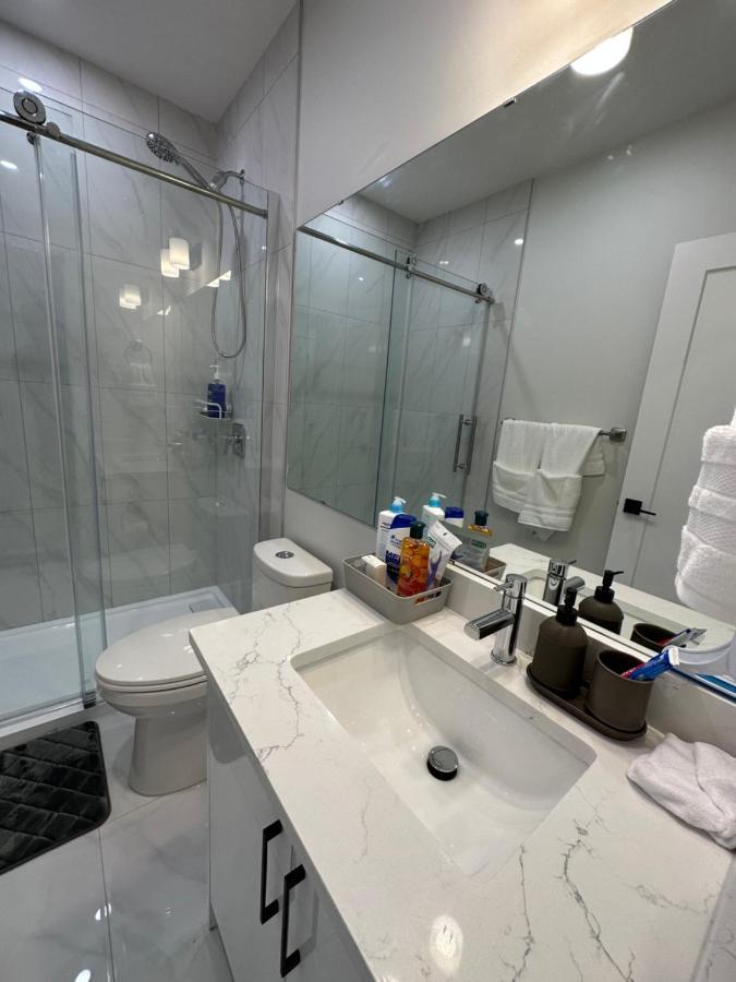 2 Bedroom 2 Washrooms Brand New Beautiful & Cozy Suite YYC Exterior foto