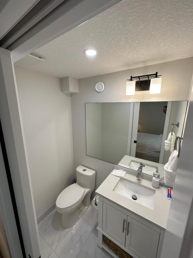 2 Bedroom 2 Washrooms Brand New Beautiful & Cozy Suite YYC Exterior foto